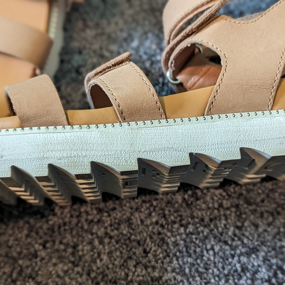 Sorel Roaming Strappy Sandal - Picture 6 of 7